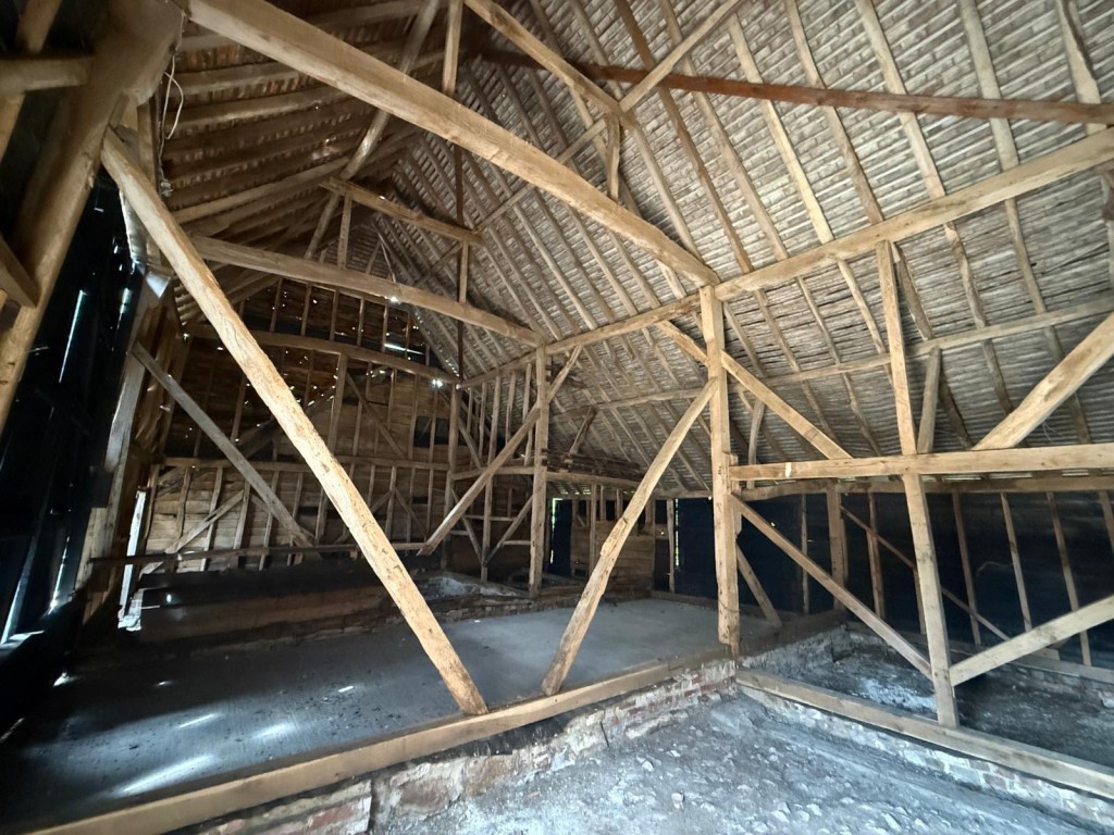 Lot: 67 - BARN AND CARPORT WITH PLANNING FOR FIVE-BEDROOM DETACHED HOUSE - Internal 1